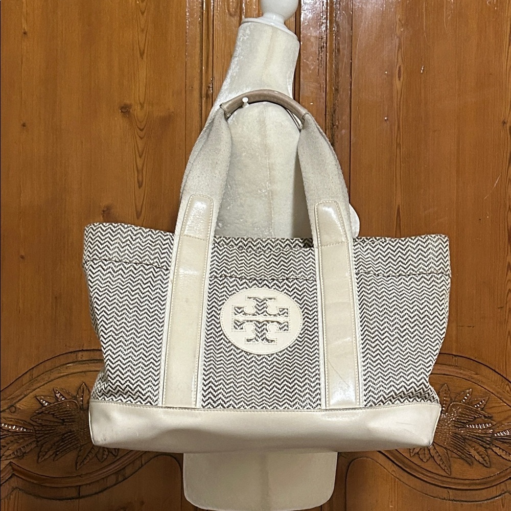 Tory Burch Cream Tote Bag - Picture 15 of 15